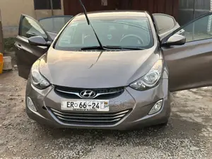 Hyundai Elantra Limited Sedan FWD (1.8L 4cyl 6A) 2013 Gray