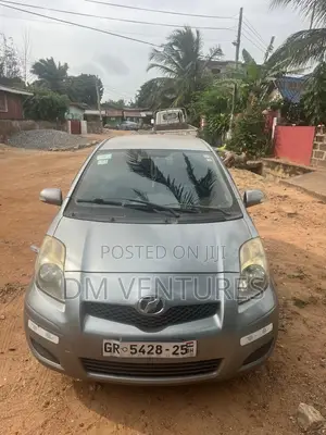 Toyota Vitz 1.3 FWD 3dr 2010 Gray