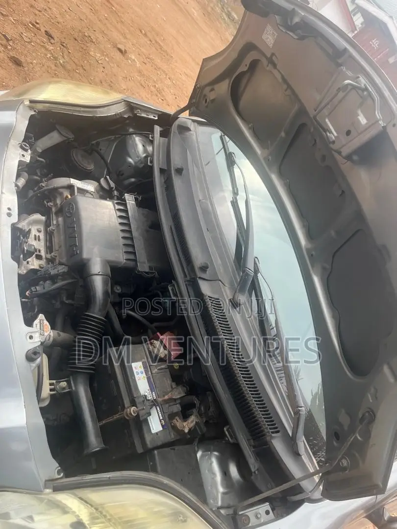 Toyota Vitz 1.3 FWD 3dr 2010 Gray