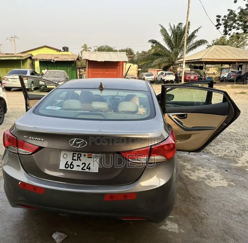 Hyundai Elantra Limited Sedan FWD (1.8L 4cyl 6A) 2013 Gray