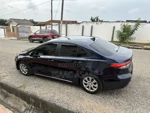 Toyota Corolla LE 2020 Blue
