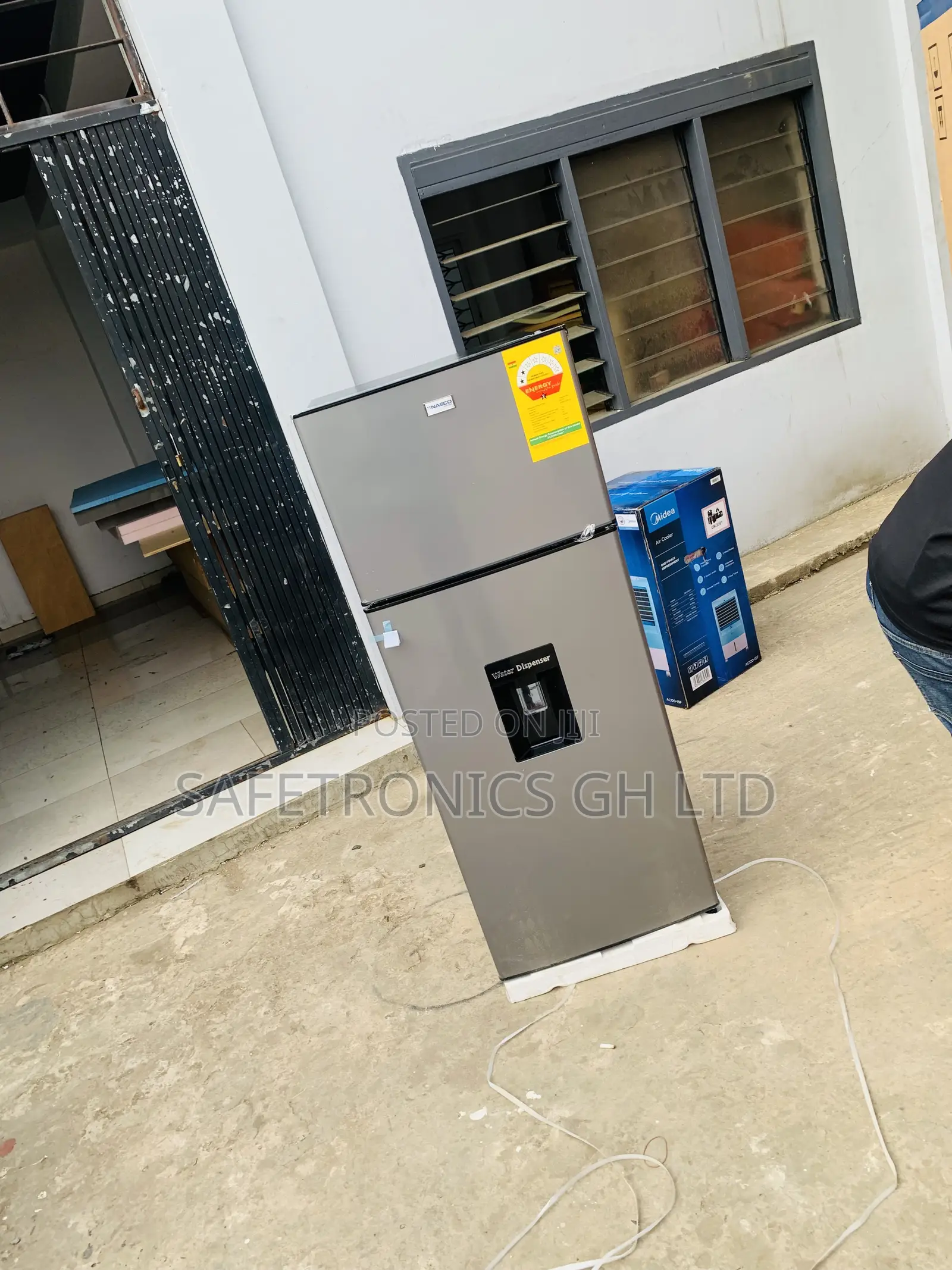High Quality Nasco NASF2-250FLD Top Freezer Fridge With Dispenser 210L
