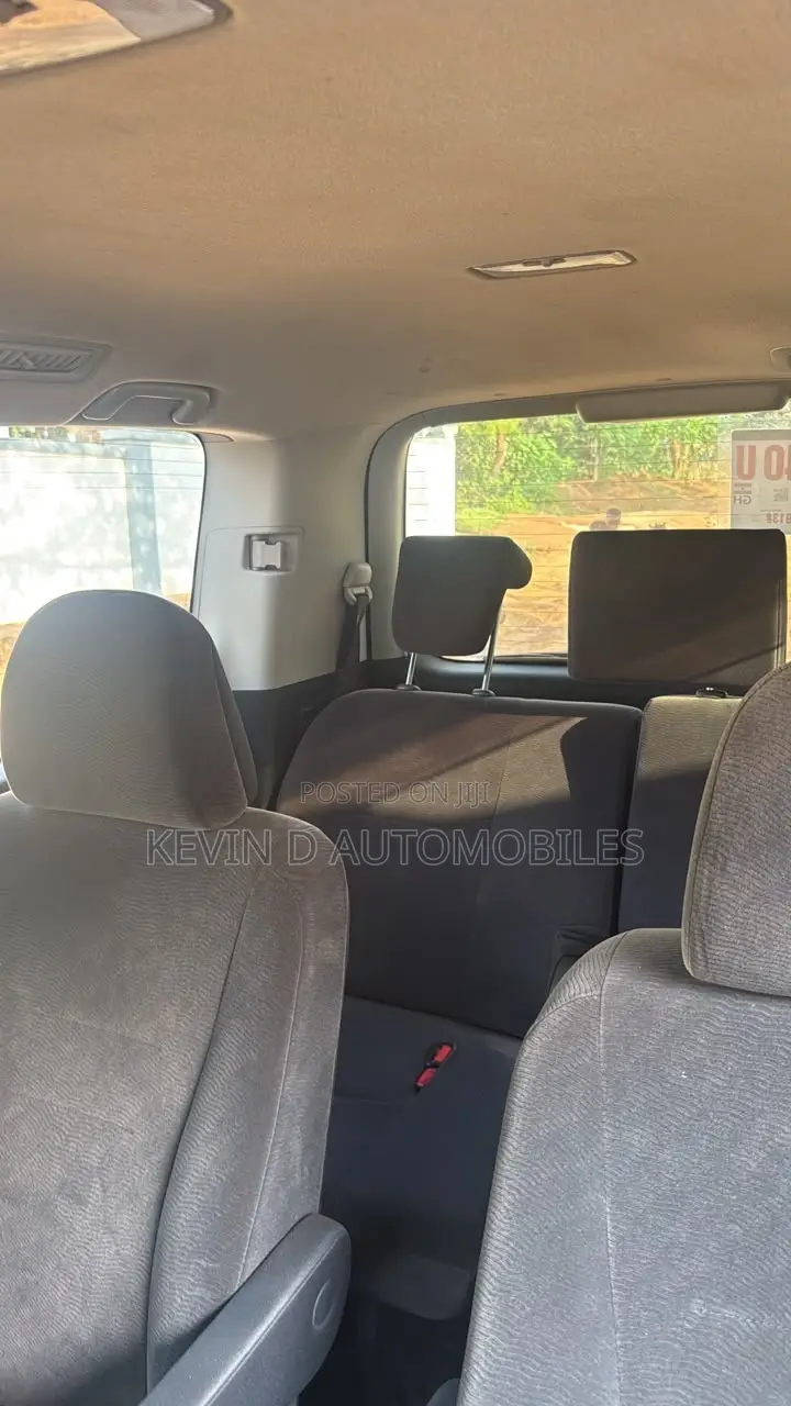 Toyota Voxy V 2WD 7-Seater 2010 Black