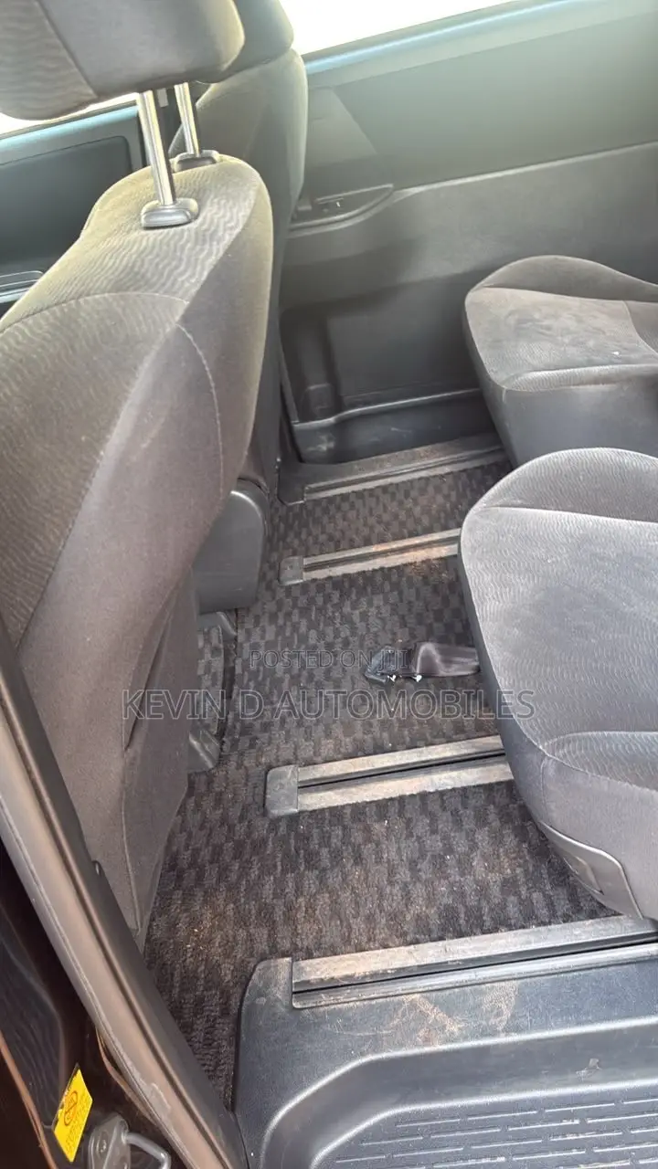 Toyota Voxy V 2WD 7-Seater 2010 Black