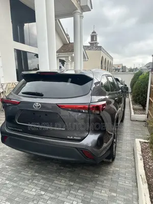 Toyota Highlander XLE AWD 2023 Gray