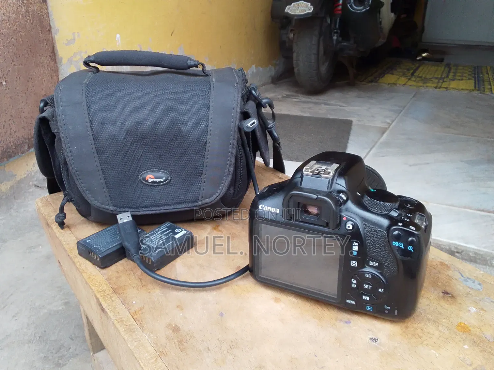 Canon 1300D