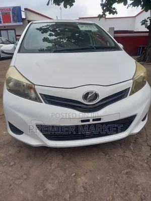 Toyota Vitz 1.3 FWD 5dr 2012 White
