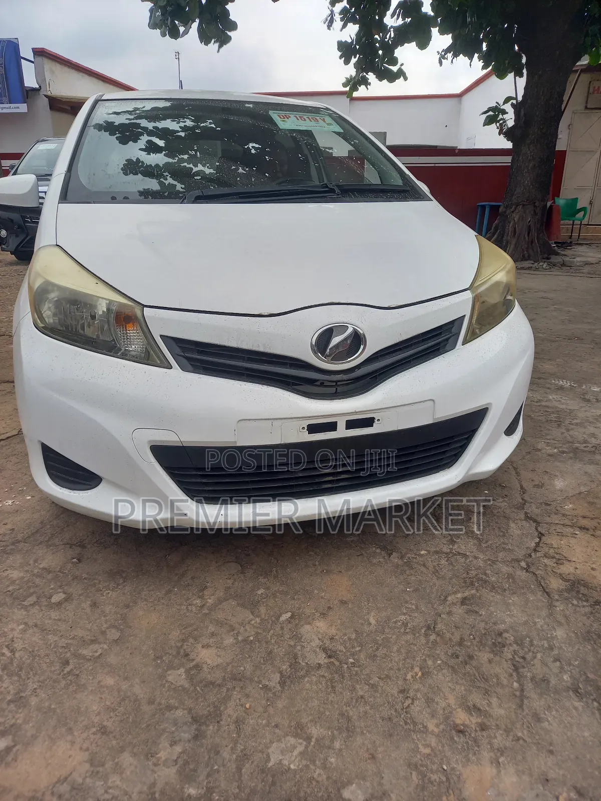 Toyota Vitz 1.3 FWD 5dr 2012 White