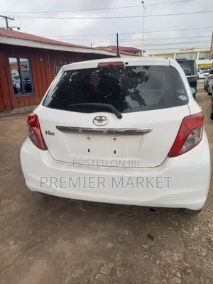 Toyota Vitz 1.3 FWD 5dr 2012 White