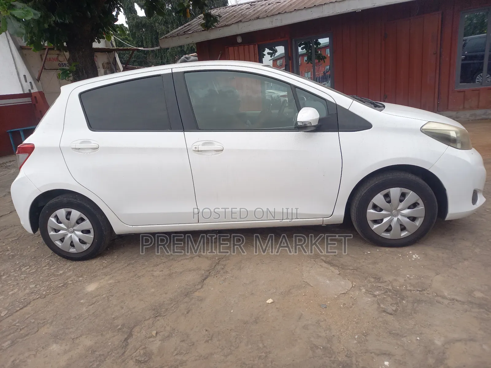 Toyota Vitz 1.3 FWD 5dr 2012 White