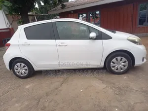 Toyota Vitz 1.3 FWD 5dr 2012 White