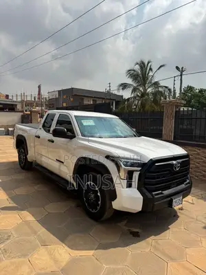 Toyota Tundra SR CrewMax 5.5' Bed 2023 White
