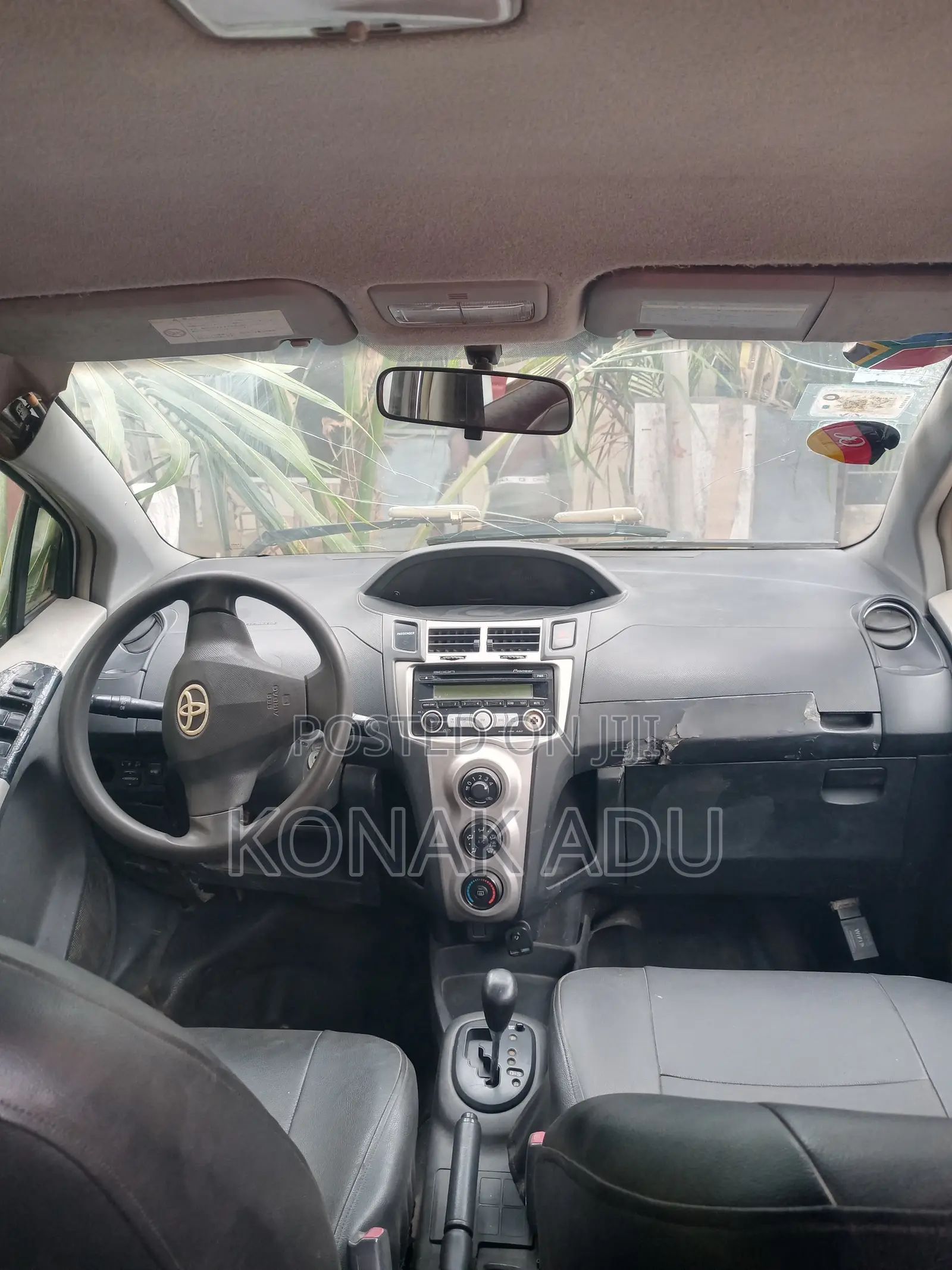 Toyota Vitz 1.0 FWD 5dr 2010 Beige