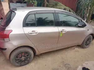 Toyota Vitz 1.0 FWD 5dr 2010 Beige