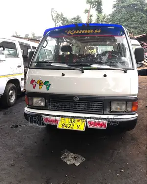 Nissan Caravan (Urvan) 2010 White