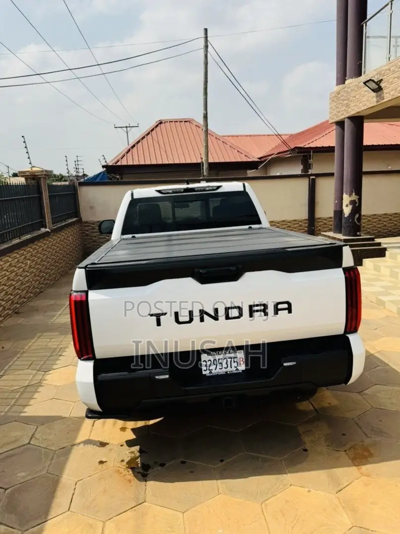 Toyota Tundra SR CrewMax 5.5' Bed 2023 White