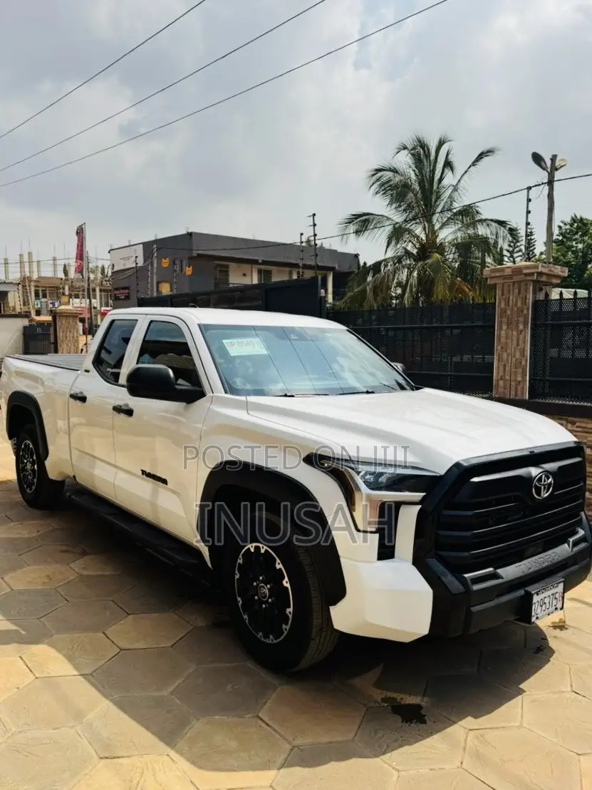 Toyota Tundra SR CrewMax 5.5' Bed 2023 White