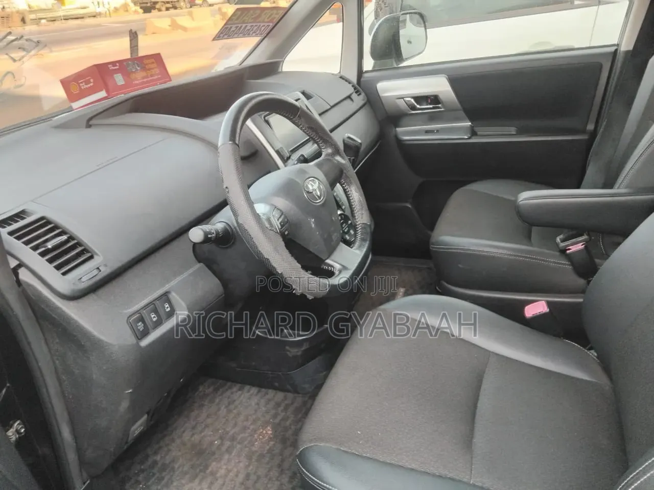 Toyota Voxy 2013 Purple