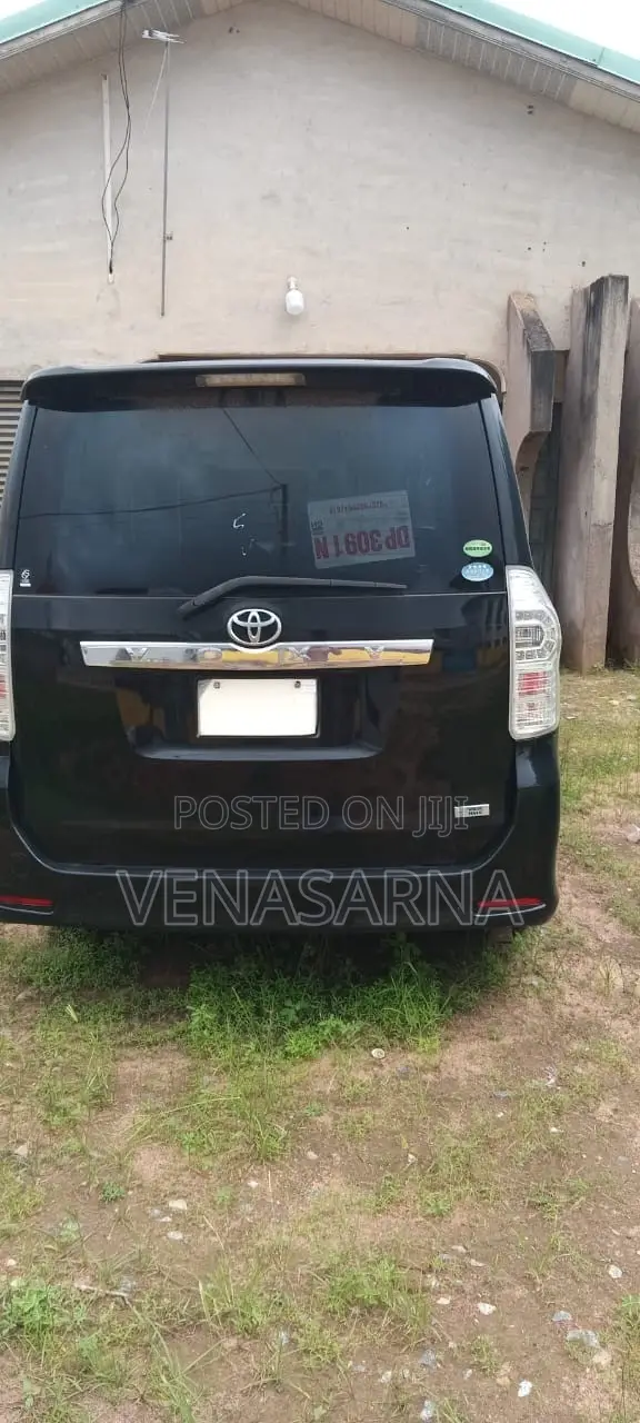 Toyota Voxy 2012 Black