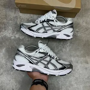 Asics Sneakers