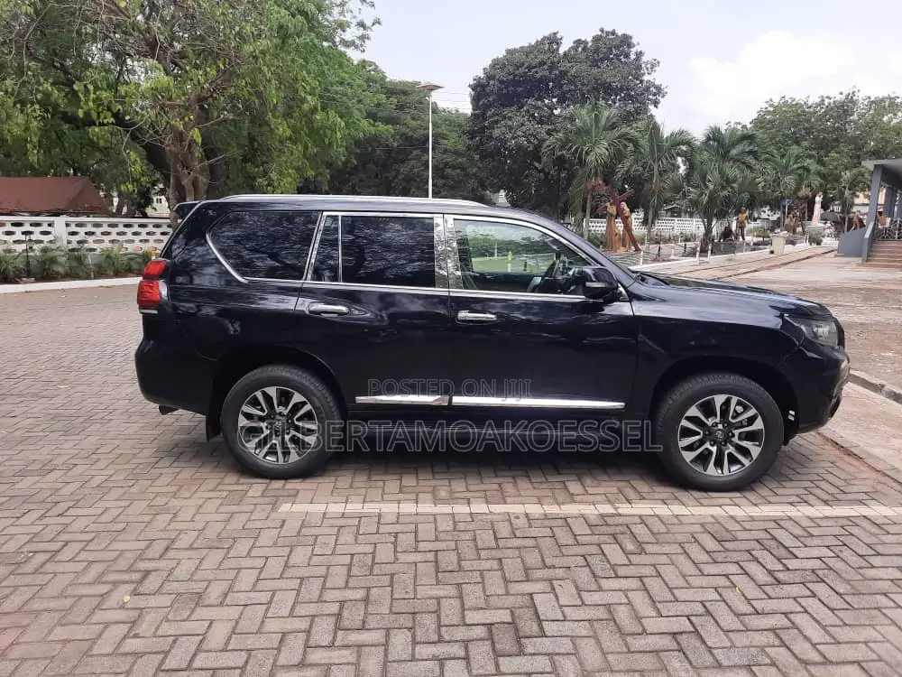 Toyota Land Cruiser Prado 2013 Black