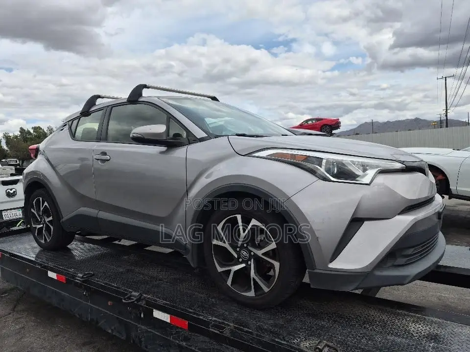 Toyota C-HR XLE FWD Sport Utility (2.0L 4cyl 2AM) 2018 Silver