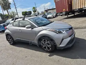 Toyota C-HR XLE FWD Sport Utility (2.0L 4cyl 2AM) 2018 Silver