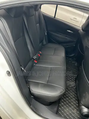 Toyota Corolla LE 2021 White