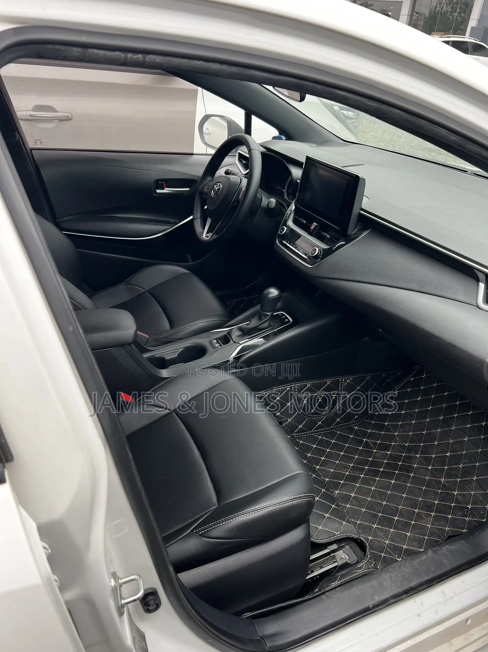 Toyota Corolla LE 2021 White
