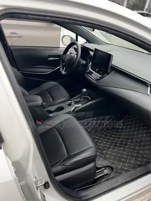 Toyota Corolla LE 2021 White