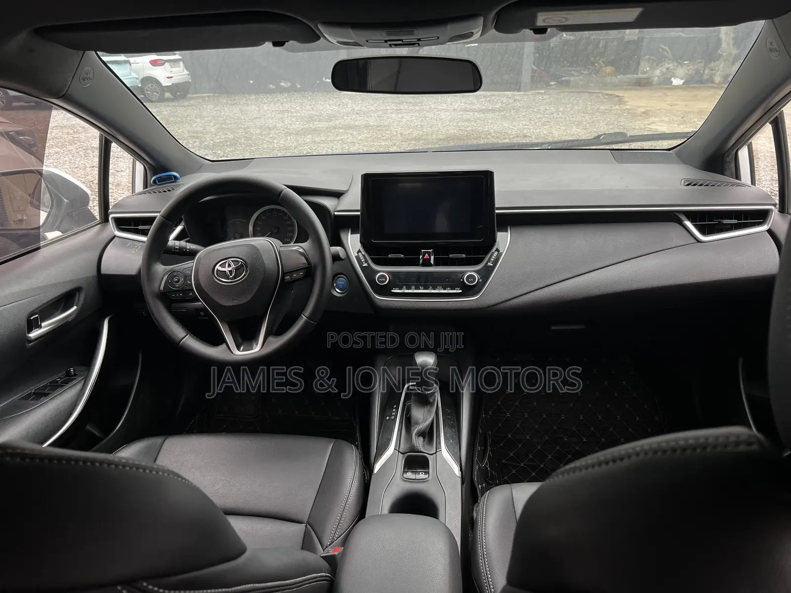 Toyota Corolla LE 2021 White