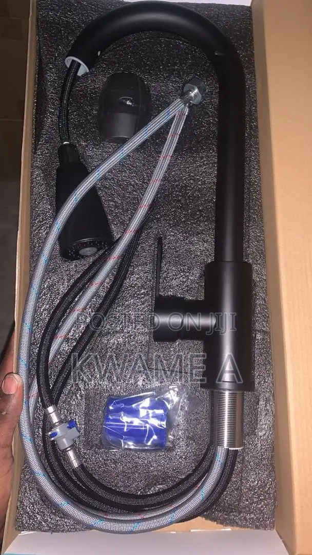 Black Pull-Out Mixer Tap