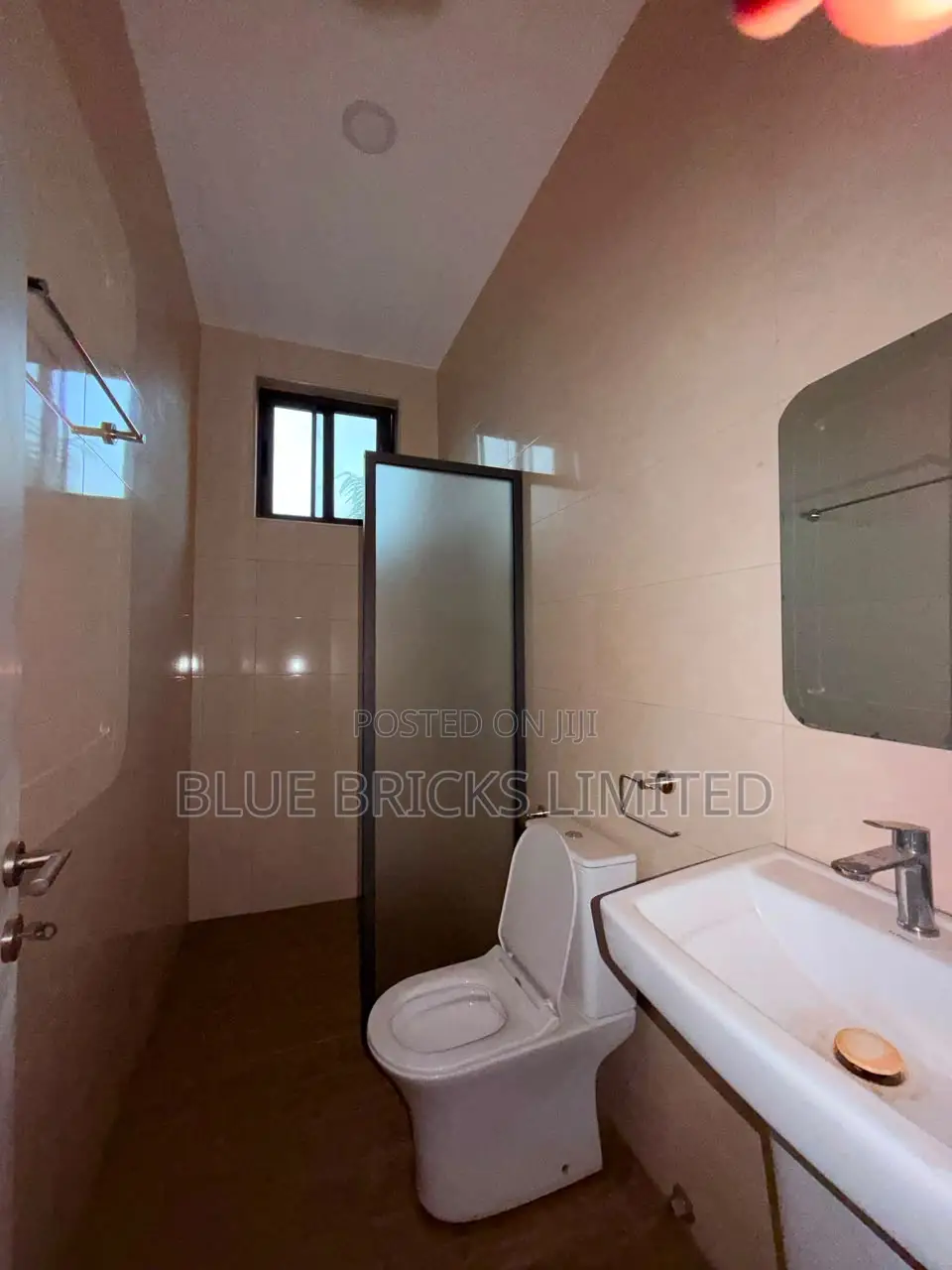 3bdrm House in Ashaley Botwe, School Junction for rent