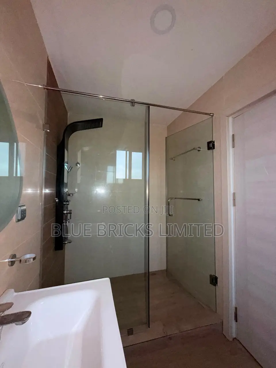 3bdrm House in Ashaley Botwe, School Junction for rent