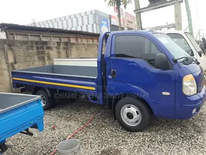 Kia Bongo LLL 2012 Blue