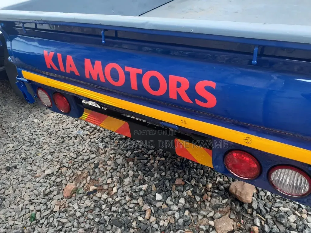 Kia Bongo LLL 2012 Blue
