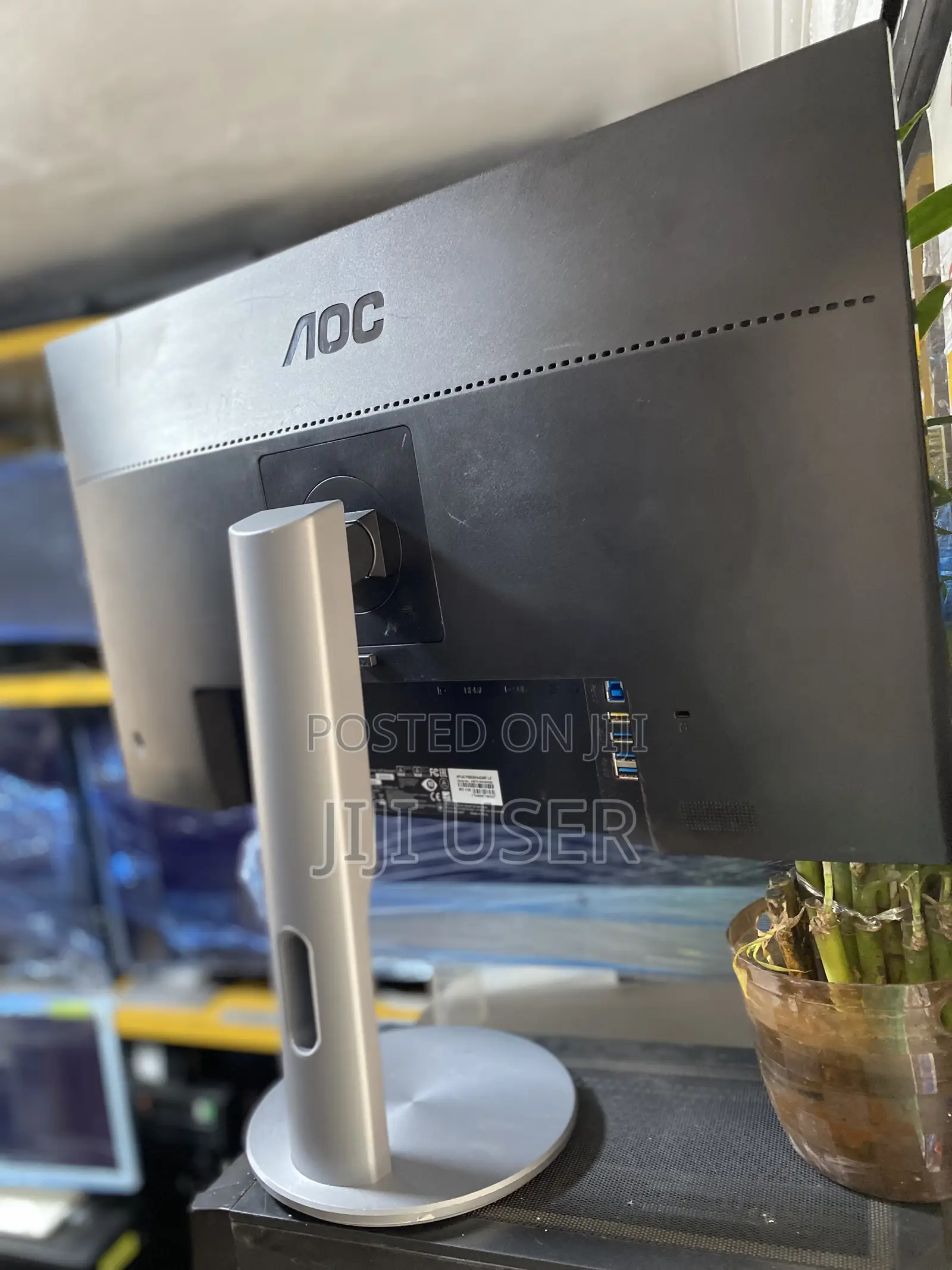 AOC Monitor 270lm00043 27 Inch Ips 1920 X 1080 FHD USB Vga Hdmi Dp