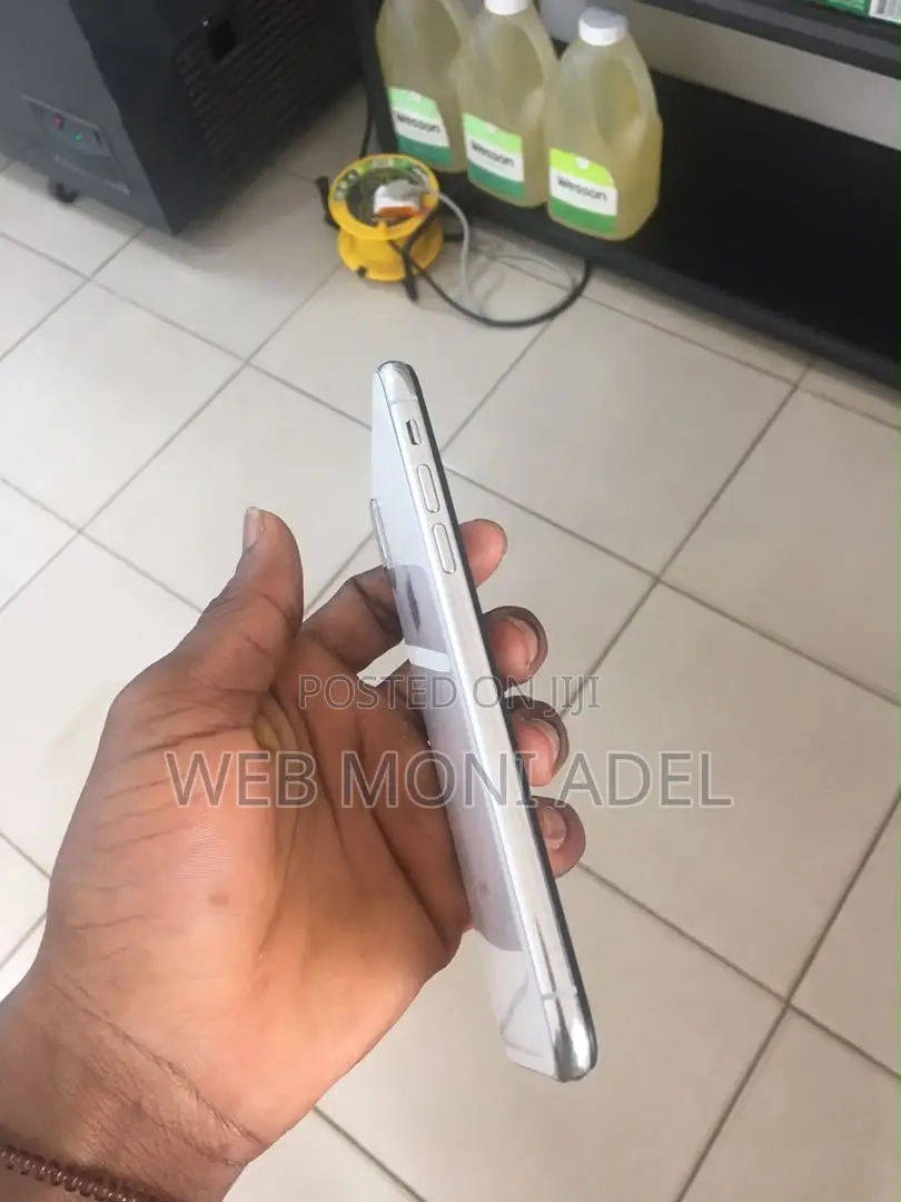 Apple iPhone X 64 GB White