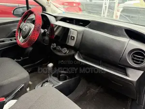 Toyota Vitz 1.0 FWD 5dr 2016 Gold