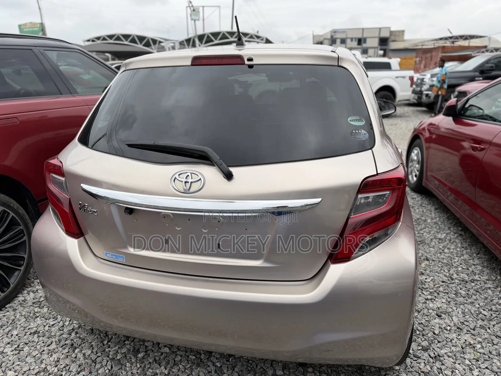 Toyota Vitz 1.0 FWD 5dr 2016 Gold