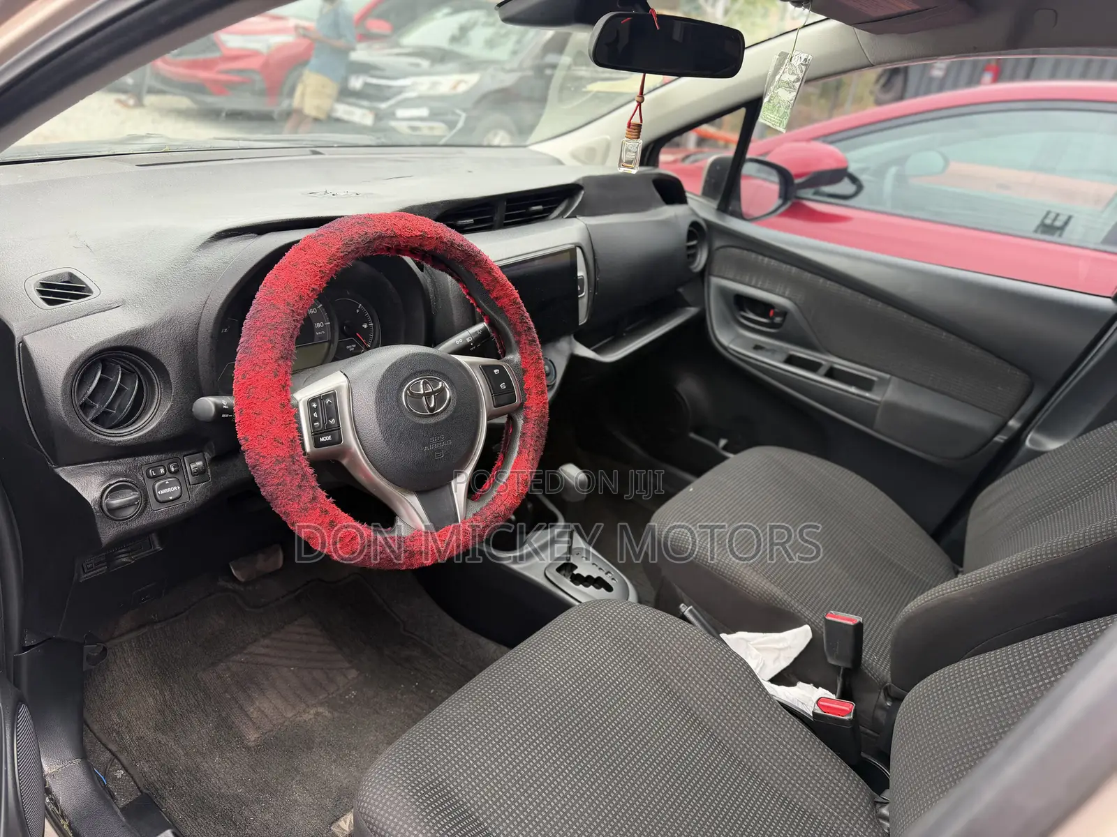 Toyota Vitz 1.0 FWD 5dr 2016 Gold