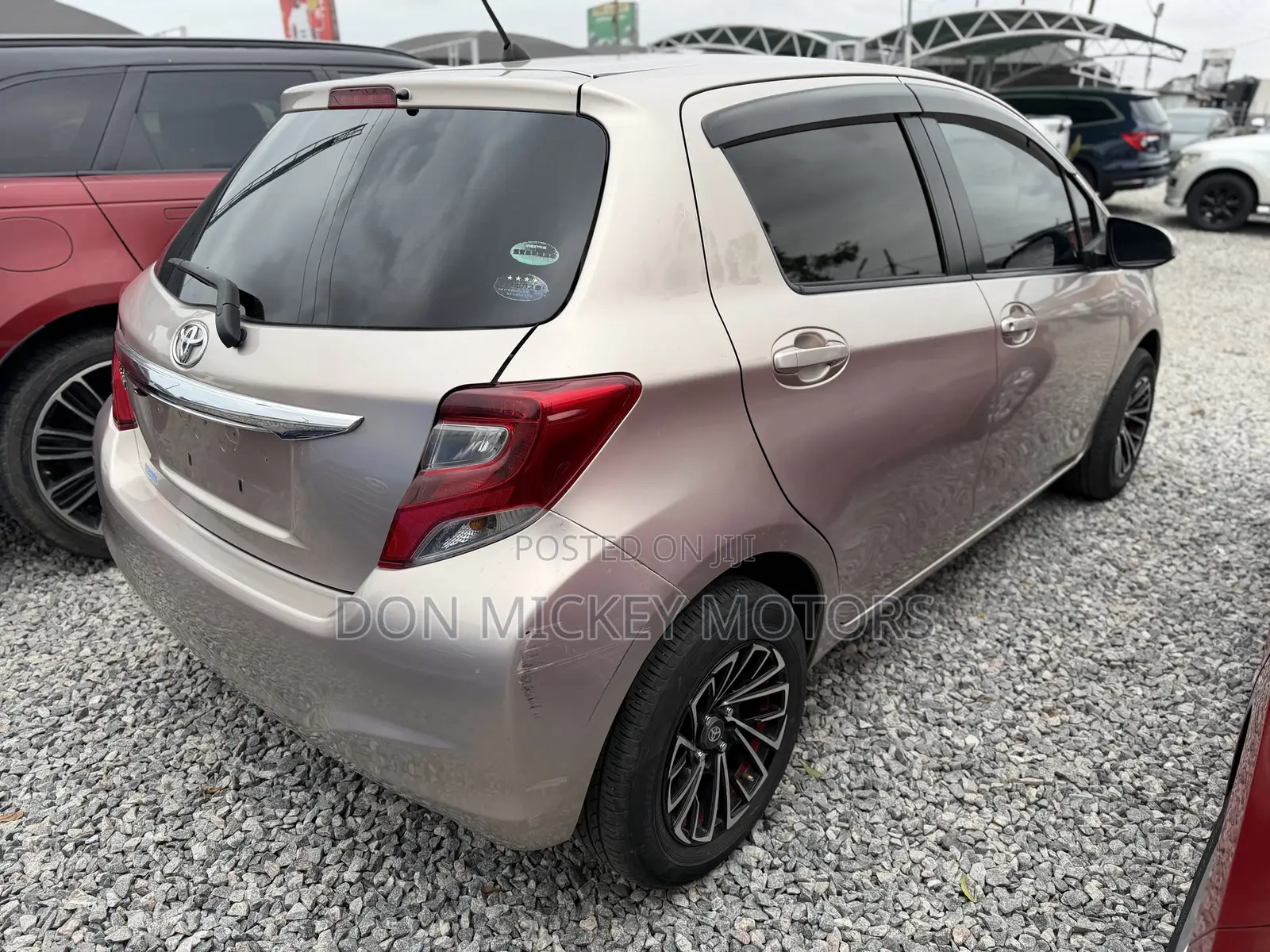 Toyota Vitz 1.0 FWD 5dr 2016 Gold