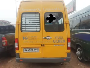 Mercedes-Benz Sprinter 2012 Gold