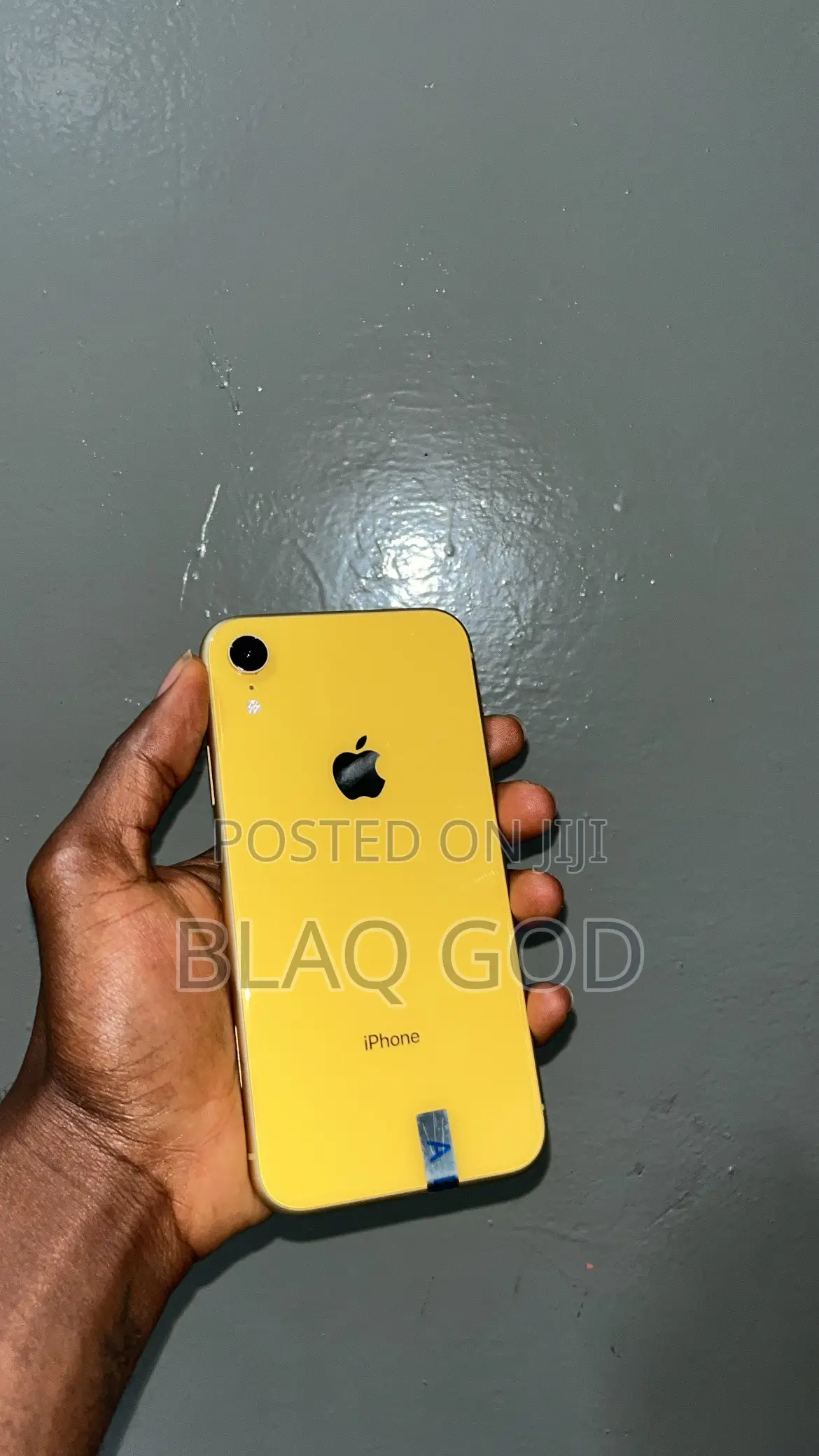 New Apple iPhone XR 64 GB Yellow