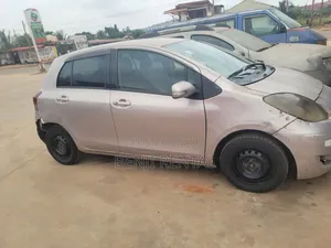 Toyota Vitz 2010 Silver