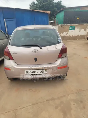 Toyota Vitz 2010 Silver
