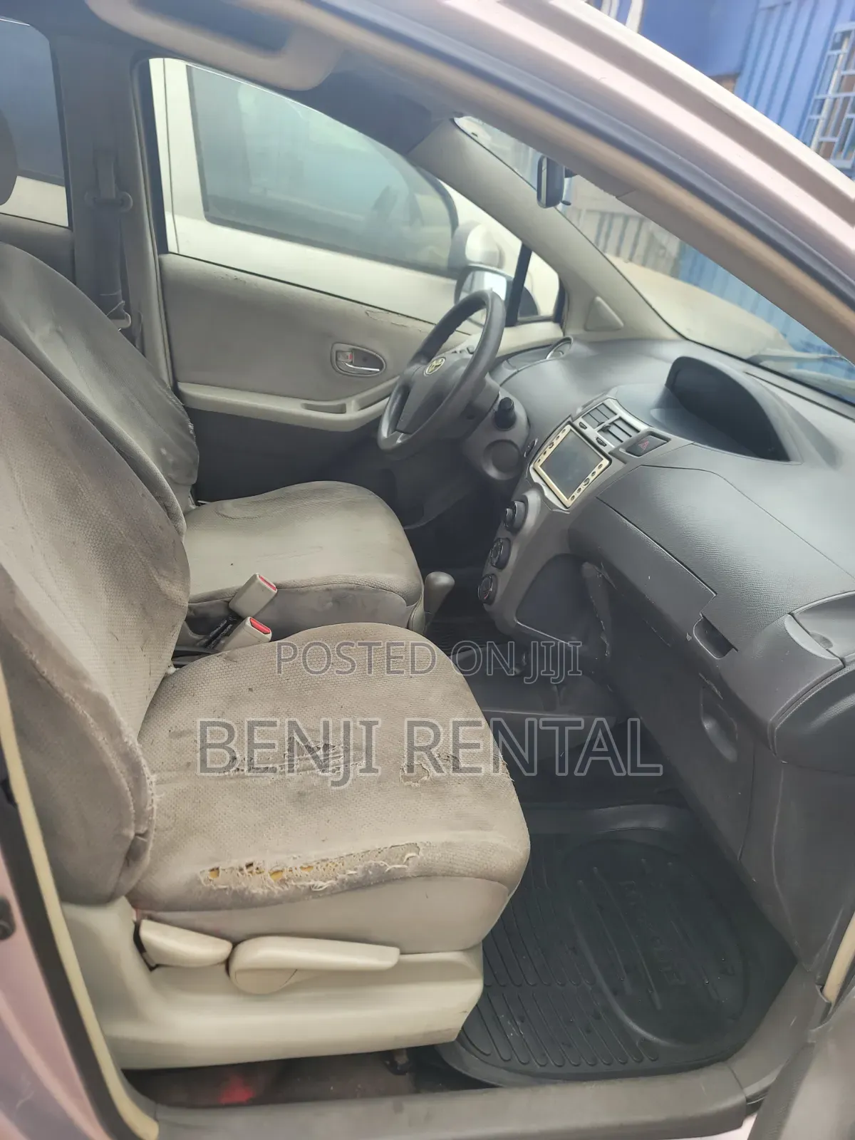 Toyota Vitz 2010 Silver