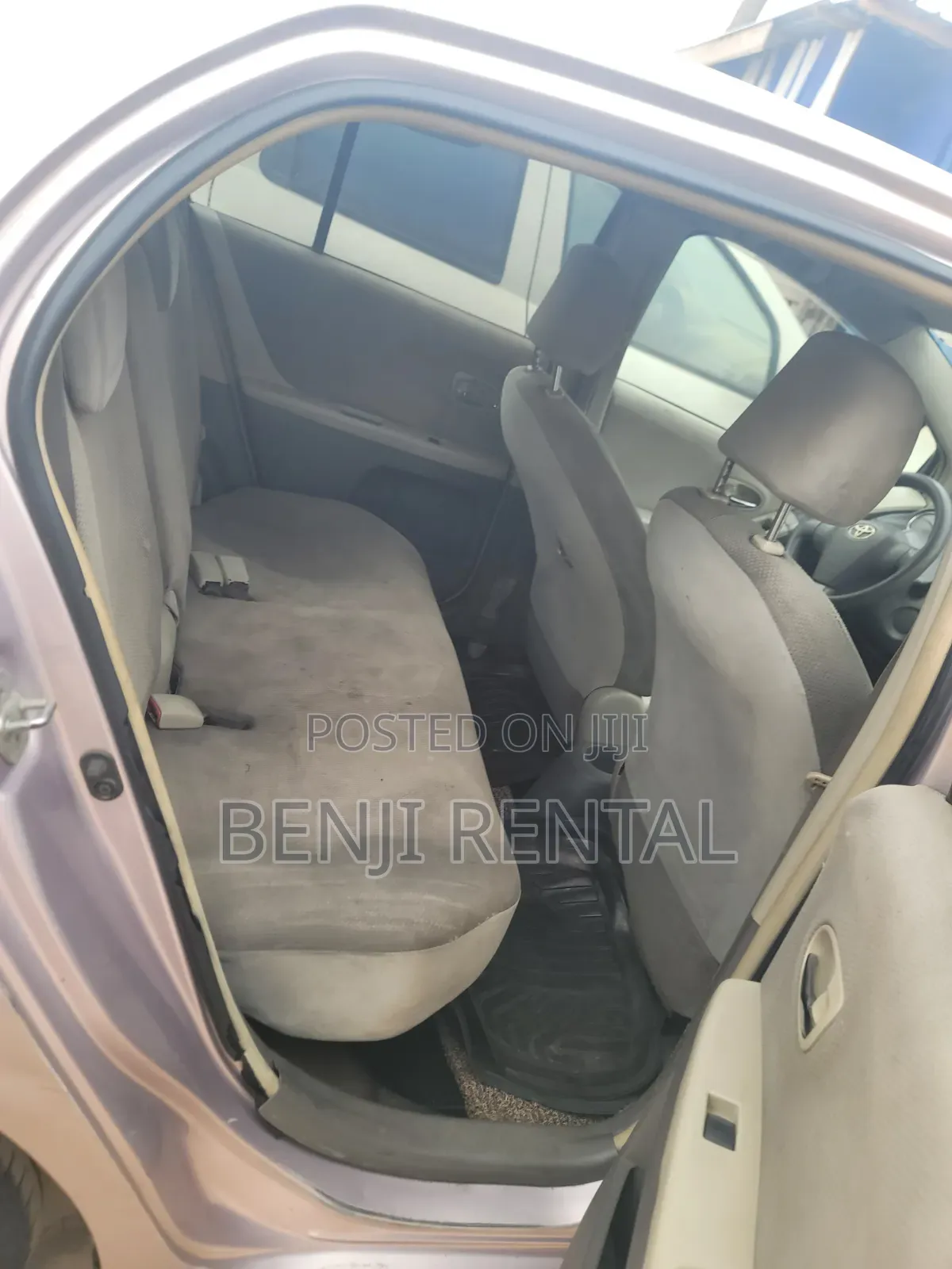 Toyota Vitz 2010 Silver