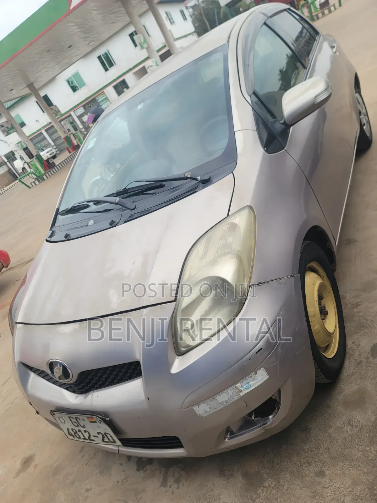 Toyota Vitz 2010 Silver