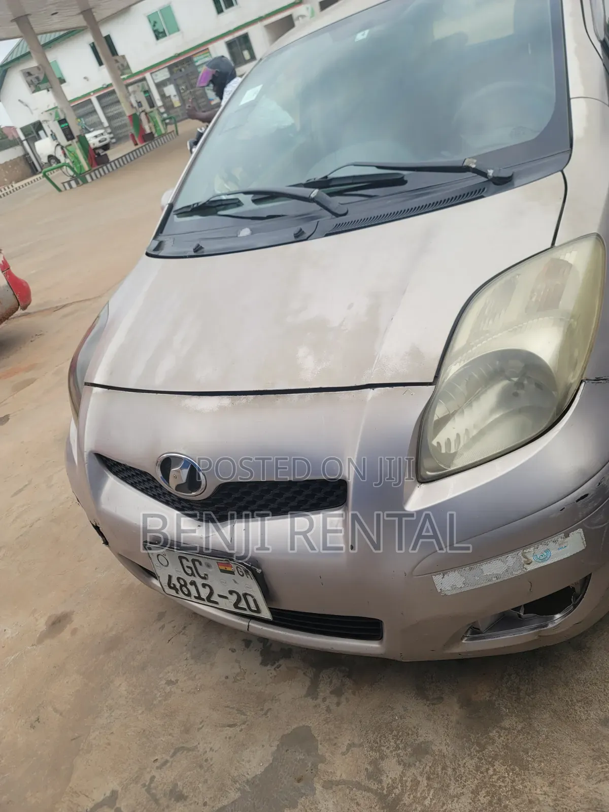 Toyota Vitz 2010 Silver